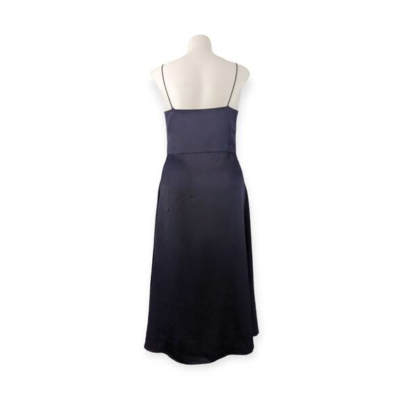 Elegant Black Midi Dress - Picture 9 of 15